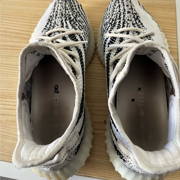 Yeezy Boost 350 V2 7.5 Zebra (FIT LIKE AN 8.5) - Picture 4 of 5